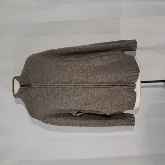 Lambswool men's sweater size Large. aran woolen mills. Irish wool.